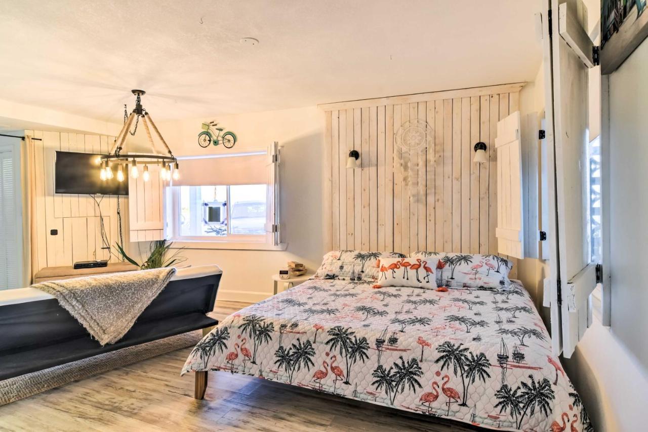 Idyllic Pass-A-Grille Studio - Walk To The Beach! St. Pete Beach Extérieur photo
